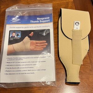 Neoprene Thumb Support in Beige RIGHT HAND for Arthritis, Wrist, Thumb Pain
